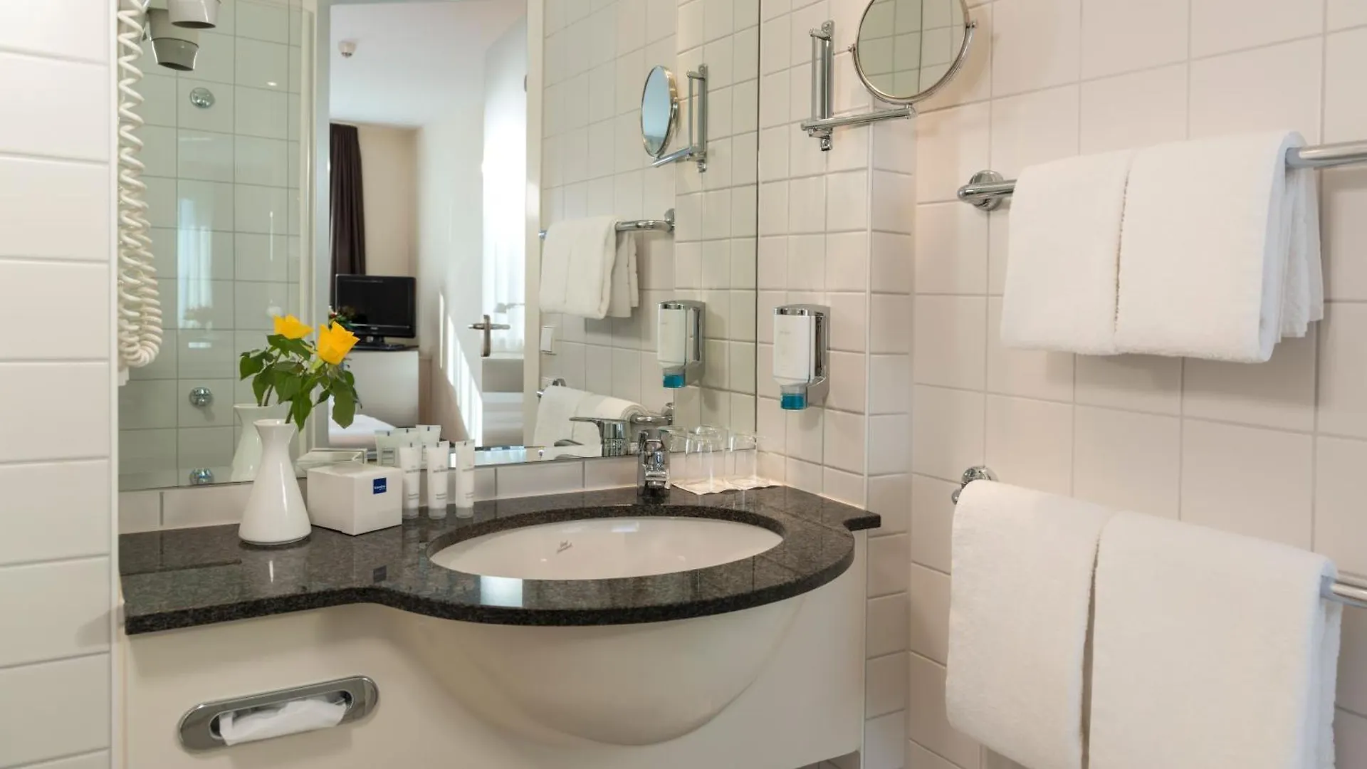 Отель Essential By Dorint Berlin-Adlershof