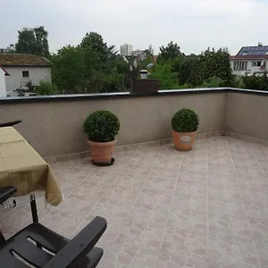 Ca. 85 Qm Zzgl. 17 Qm Terrasse Apartment Hannover